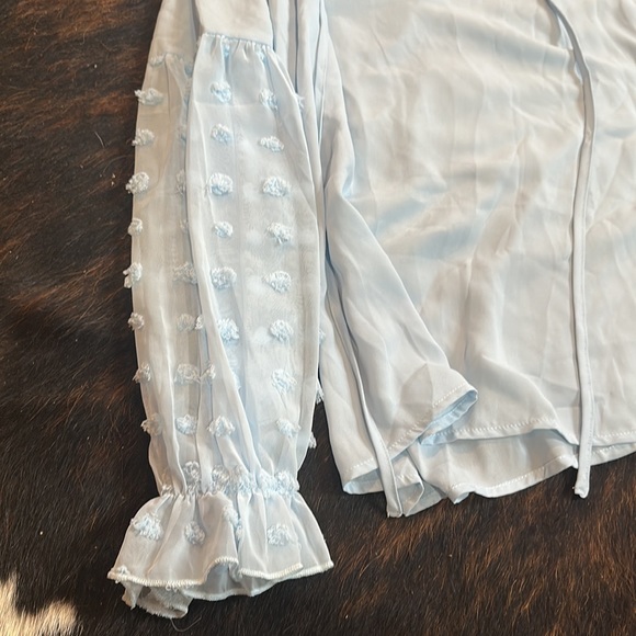 Cute blouse - Picture 2 of 5